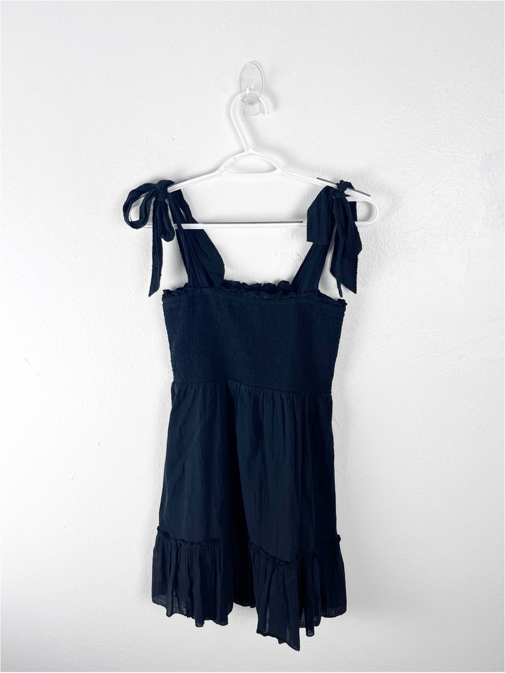 AERIE Black Smocked Bodice Tie Shoulder Straps Ruffle Trim Dress Size XS Casual